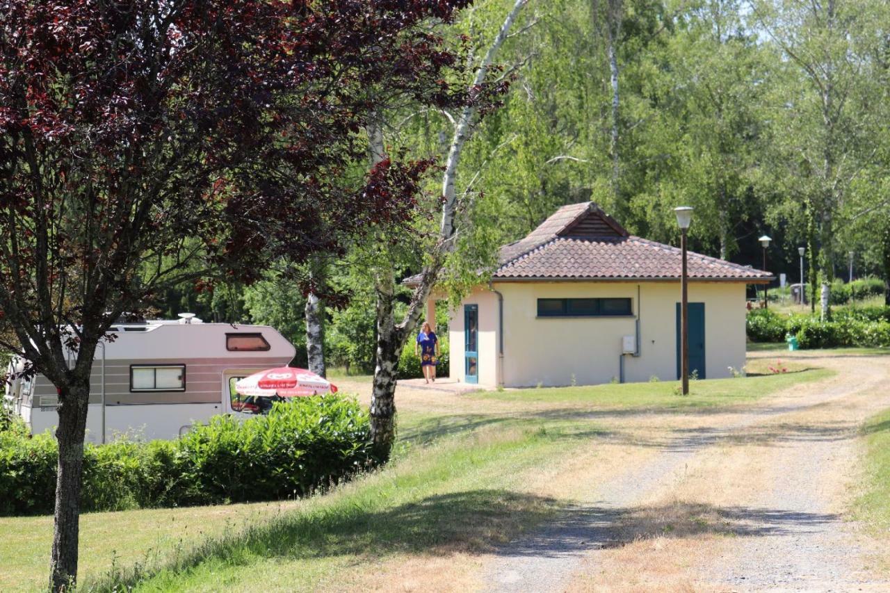 Camping De Ladignac Le Long Bel Air Ladignac-le-Long Exterior foto